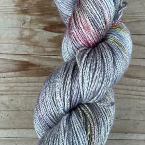 50% Mérinos/Soie non superwash - gris avec speckles